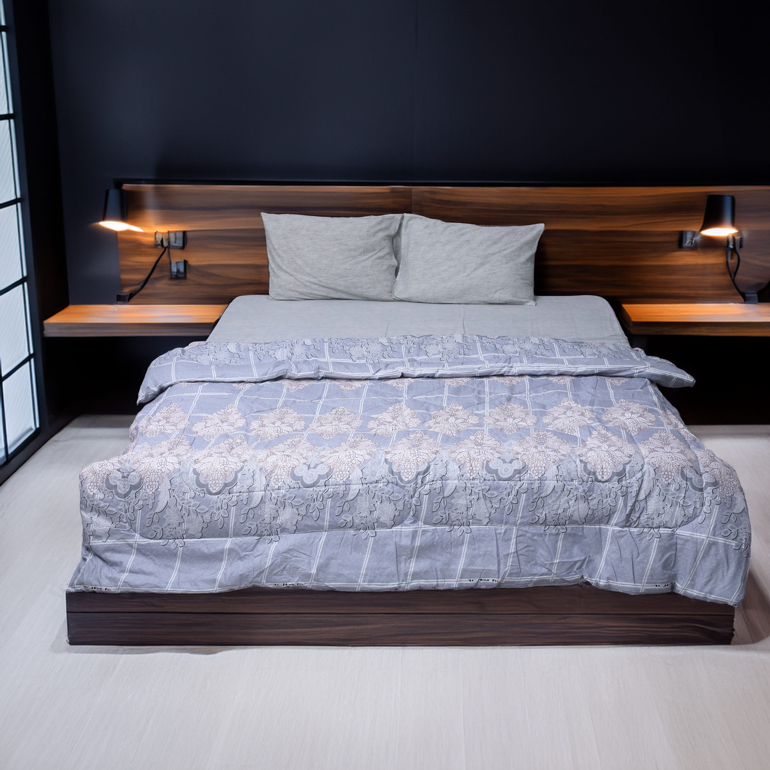 8L3A0233jgh King Size Winter Comforter – Lightweight, Cozy & Feather-Soft (86" x 84") - Image 1